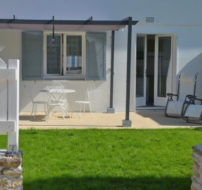 Appartement avec jardin dans villa destanding